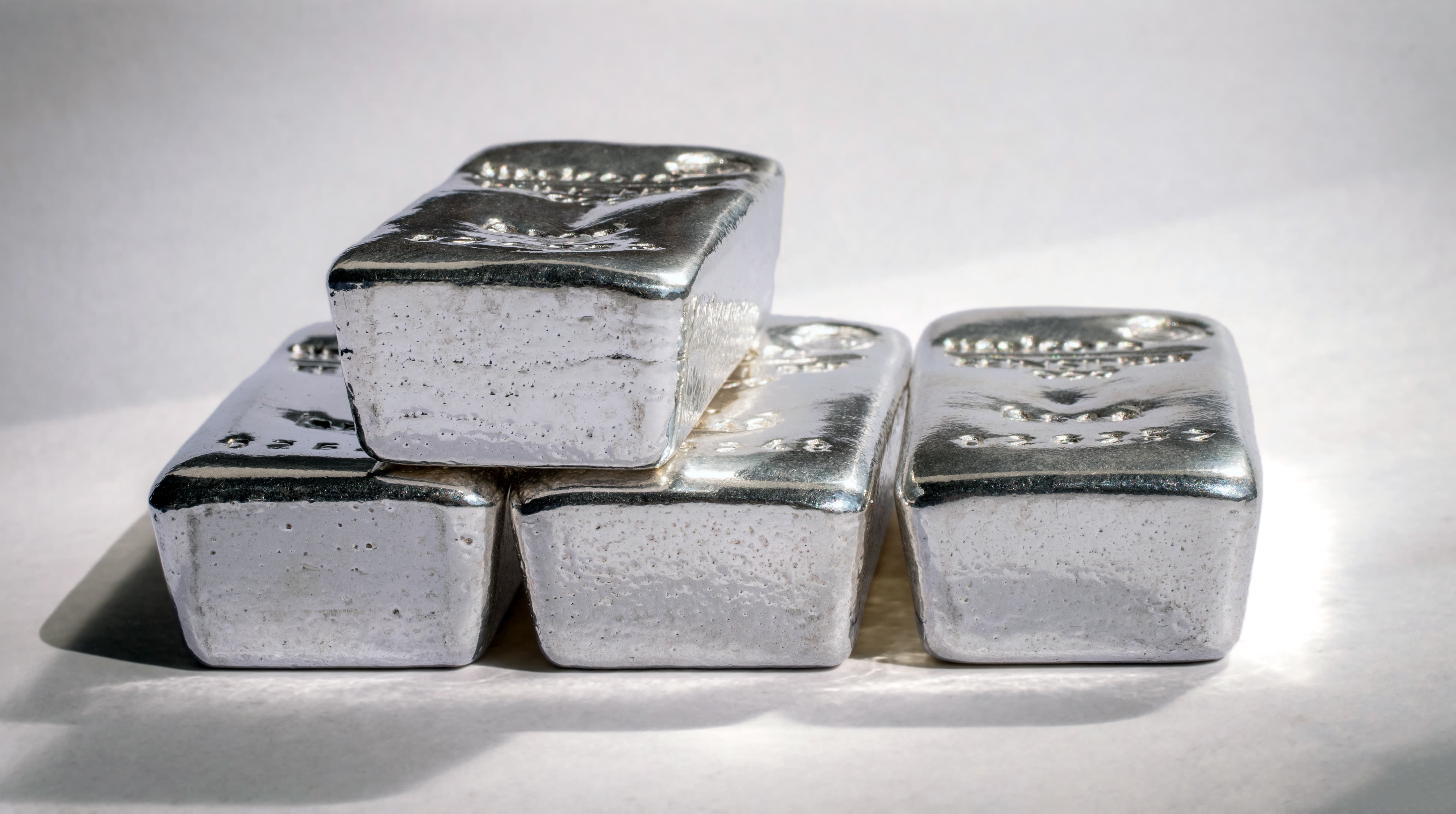 Platinum Price Forecast Q4 2025 | Silver Breakout Analysis